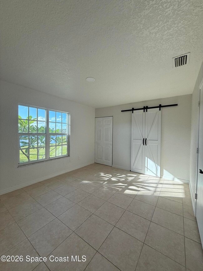 Building Photo - 1465 Malibu Cir NE