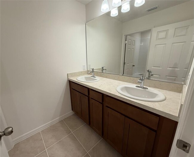 Building Photo - 215 Glass Onion Dr