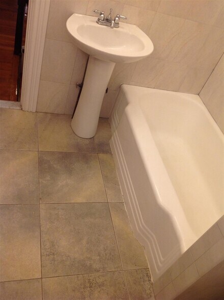 Building Photo - 28 Dover St