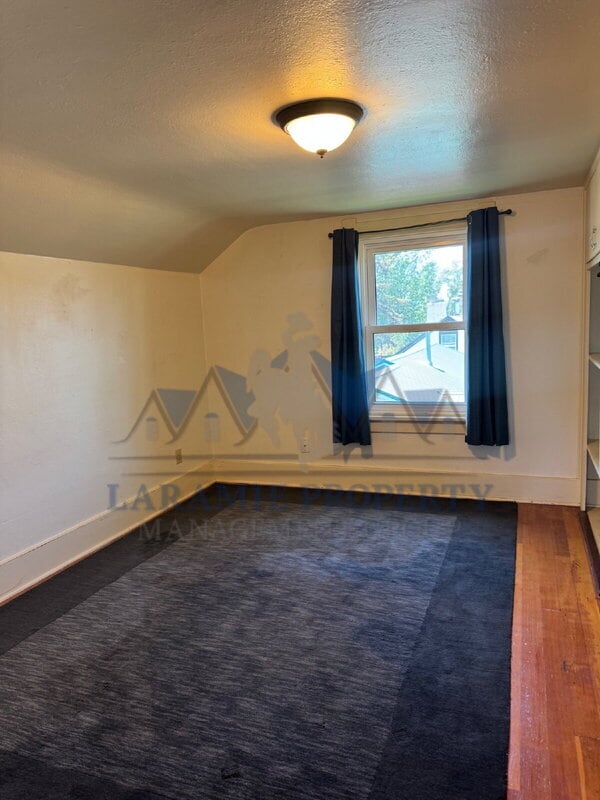 Building Photo - 1011 E Gibbon St