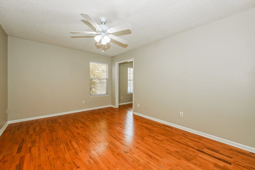 Building Photo - 2877 Sutton Estates Cir N