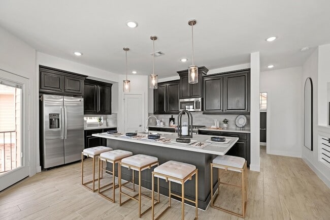 Building Photo - 7630 Redbud Orch Rd