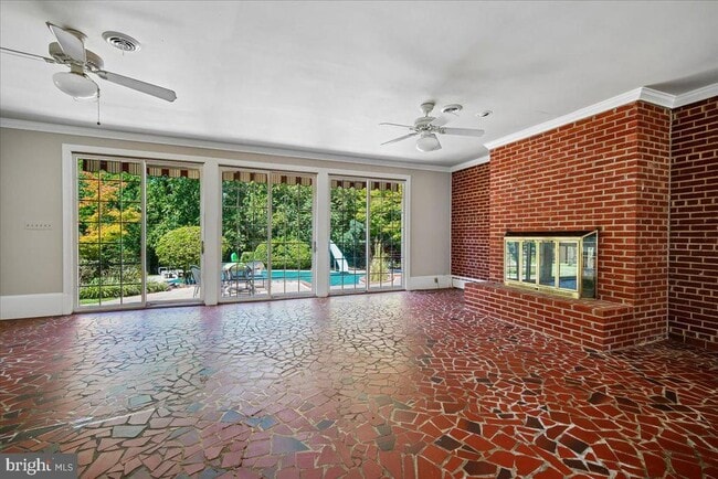Building Photo - 8106 W Boulevard Dr