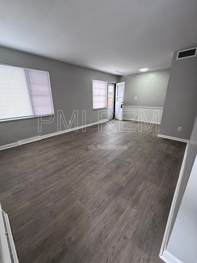 Building Photo - 128 S Miller Rd