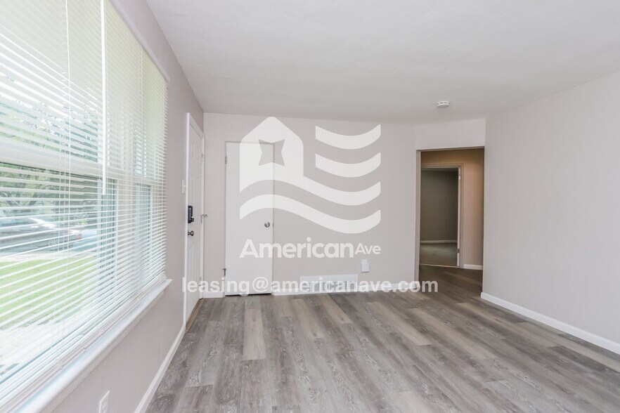 Building Photo - 9765 Dennis Dr