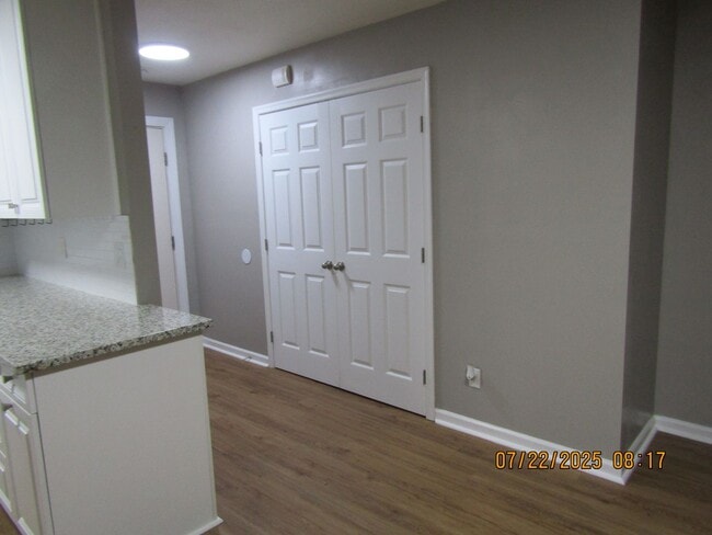 Building Photo - South Virginia Beach Barberton