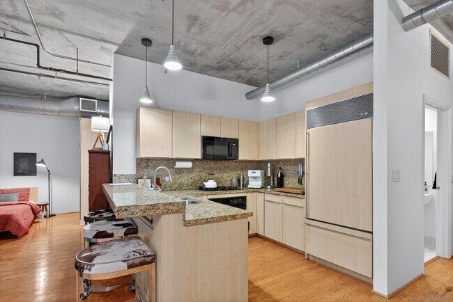 Building Photo - 877 Island Ave