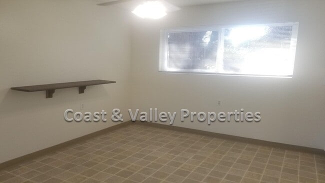 Building Photo - 322-324 Katherine Avenue, Salinas, CA 93901
