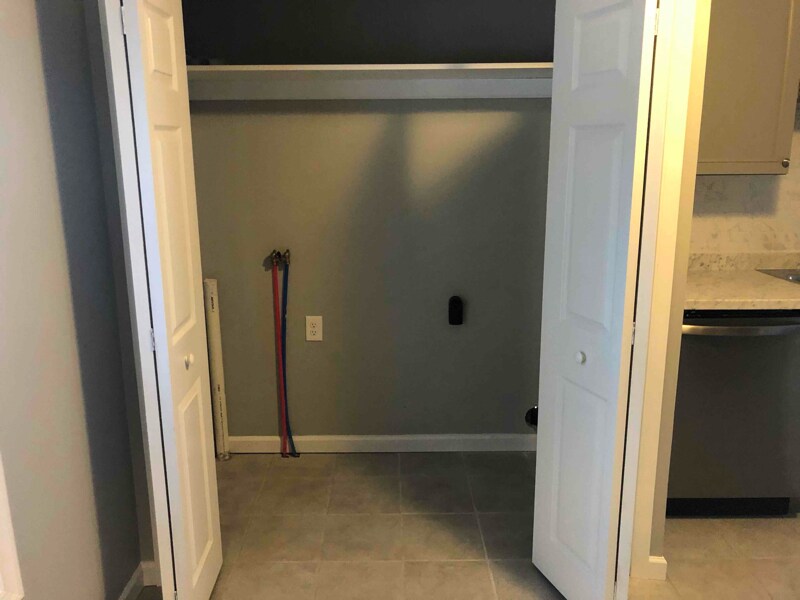 Building Photo - 527 Charles St