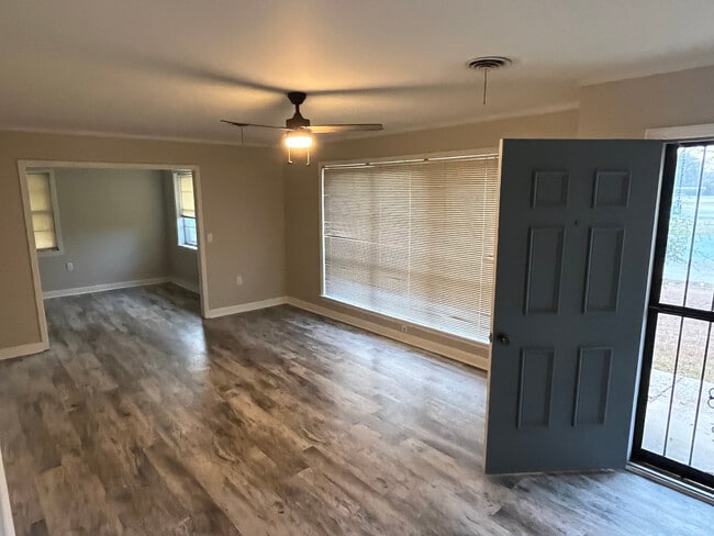 Inviting entry and large family room - 116 Union Ave