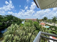 Building Photo - 605 S Pine Island Rd