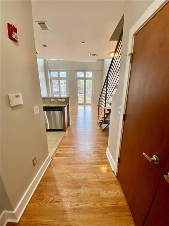 Building Photo - 1221 Caroline St NE