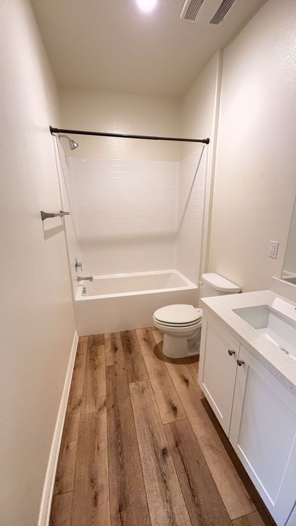 Building Photo - 3 BEDROOM VICTORVILLE HOME