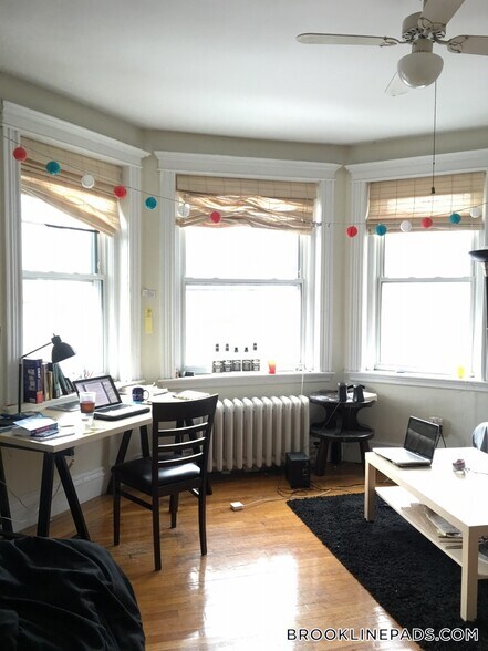 Building Photo - 22 Euston St