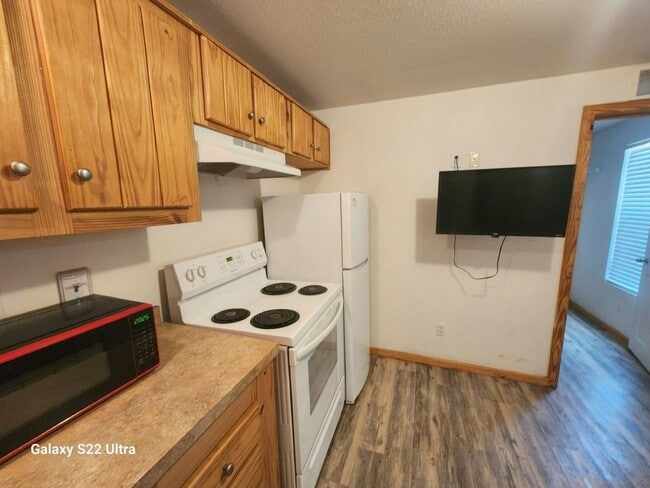 Building Photo - 1124 Gary Terrace