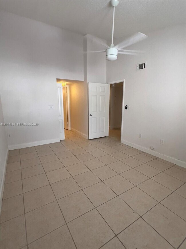 Building Photo - 2880 N Oakland Forest Dr