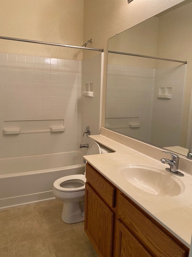 Building Photo - Ione Home near Golf Course