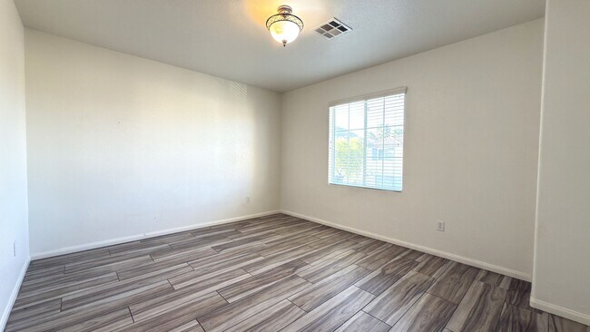 Building Photo - 10631 Streamside Ave