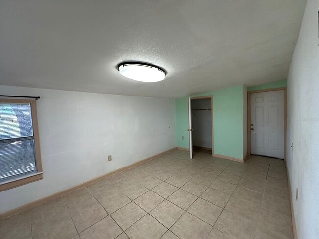 Building Photo - 3340 Normandy Dr