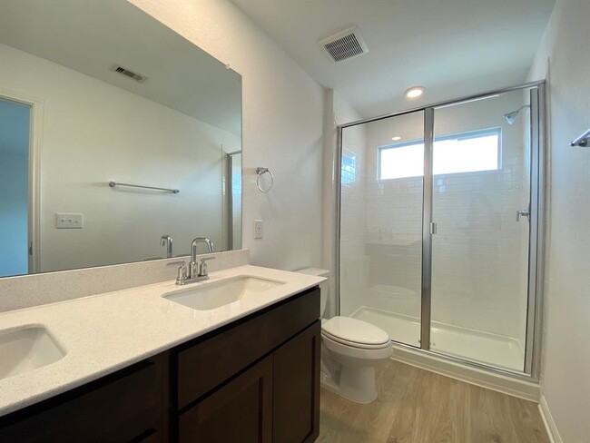 Building Photo - 404 Brody Ln
