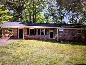 Building Photo - 1141 Carolina Cir