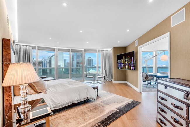 Building Photo - 1643 Brickell Ave