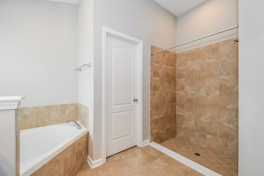 Building Photo - 15809 Canoe Creek Dr