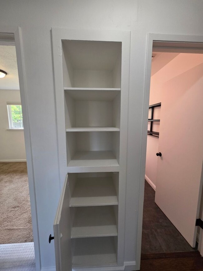 Building Photo - 3 BED/1 BATH LOCATED IN REDDING, CA