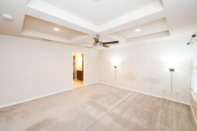 Building Photo - 402 Cayman Ct