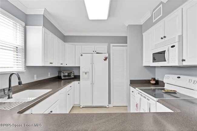 Building Photo - 6061 N River Run Dr