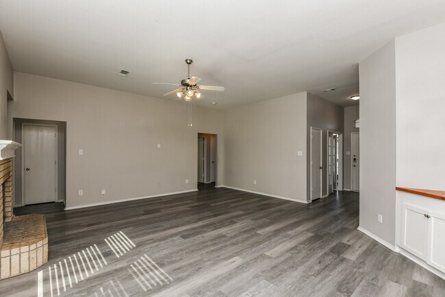 Building Photo - 1007 Andrew St