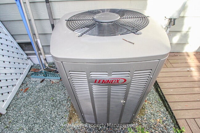 Building Photo - Beautiful and Modern Two-Story Home in Great Millcreek Location! 3 Bedrooms, 2.5 Bathrooms, Spaci...