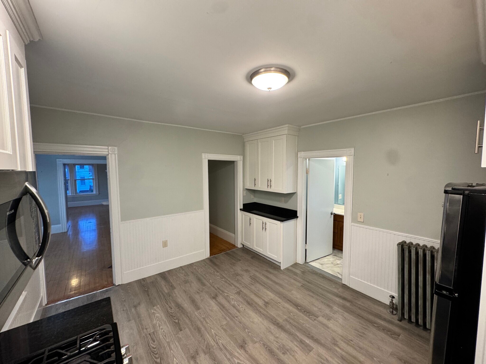 Building Photo - 10 Crescent Hl