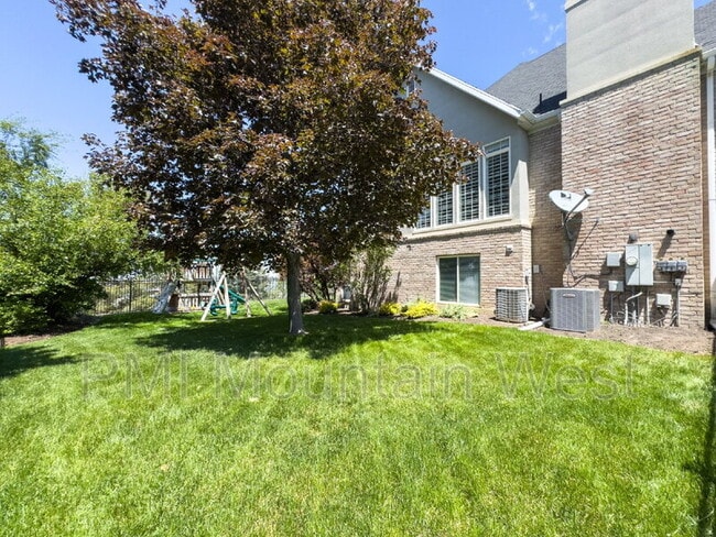Building Photo - 49 E Fairway Dr