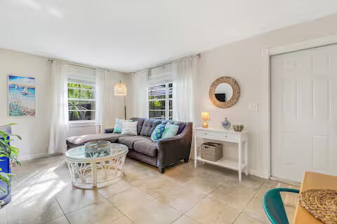 Building Photo - 713 Penn St