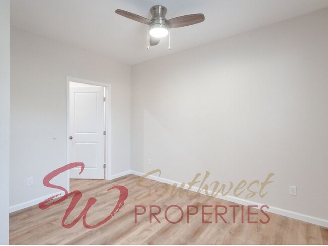 Building Photo - Absolutely gorgeous 1 bedroom 1 bath boutique style living