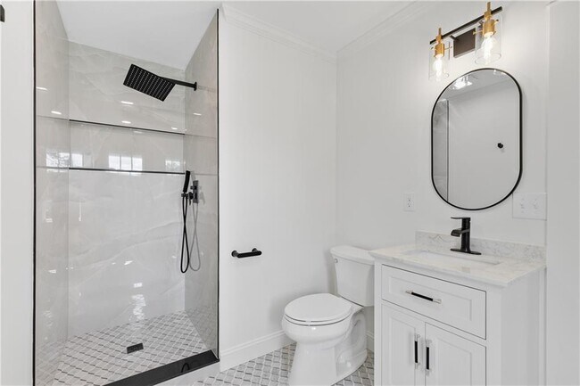 Building Photo - 1296 Hilton Dr
