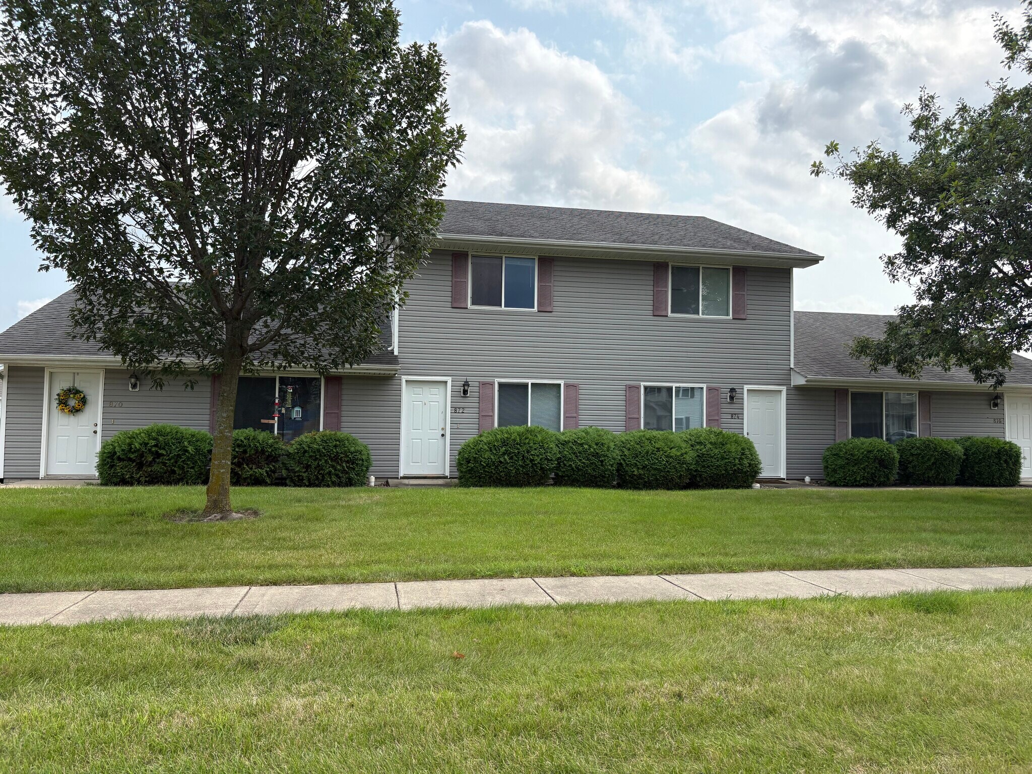 Building Photo - 872 Edgewater Dr