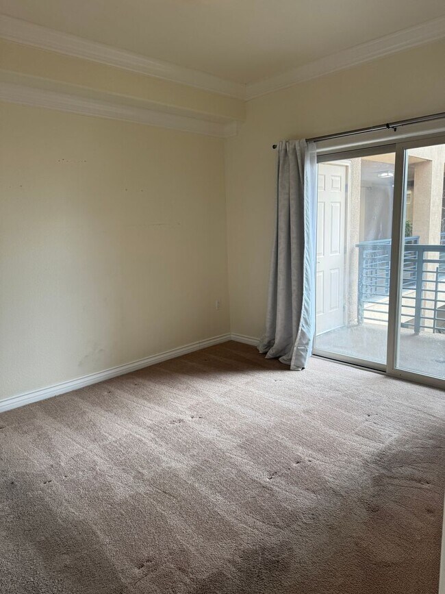 Building Photo - 1 bed/1 bath condo unit