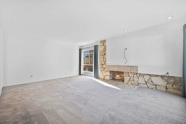 Building Photo - Beautiful Westlake First Neighborhood Family Home w/ Large Backyard with Panoramic Mtn Views