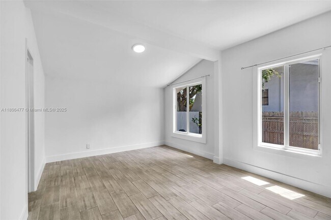 Building Photo - 315 NW 50th St