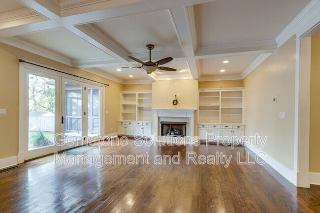 Building Photo - 210 38th Ave N