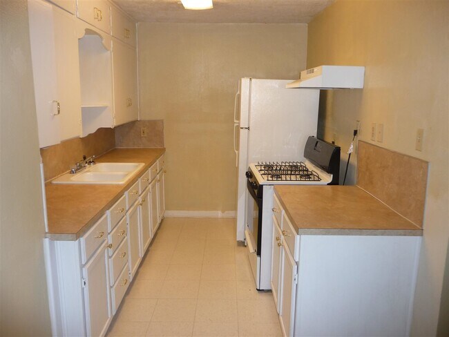 Building Photo - 2211 NW Crosby Ave