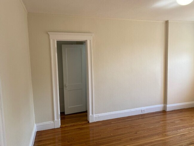 Building Photo - 16-1167 Boylston St