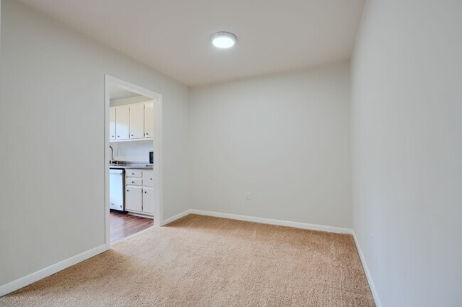 Building Photo - 1 Bed 1 Bath Home for Rent in Rockville, MD- INCLUDES GAS/HEAT AND WATER