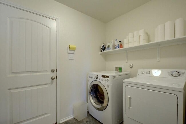 Building Photo - 900 Oatmeal Drive