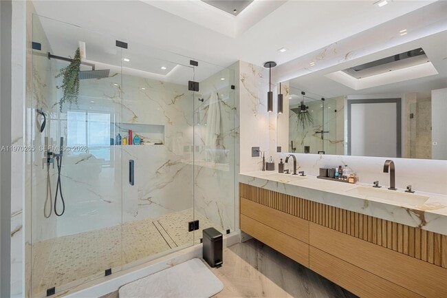 Building Photo - 1331 Brickell Bay Dr