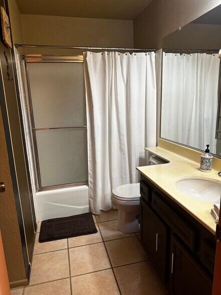 Guest bathroom - 49174 Wayne St