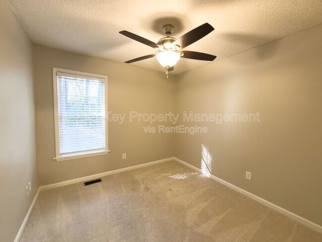 Building Photo - 251 Tillamook Dr