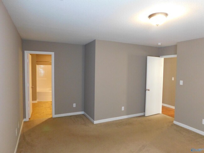 Building Photo - 3146 Castlecreek Dr SW